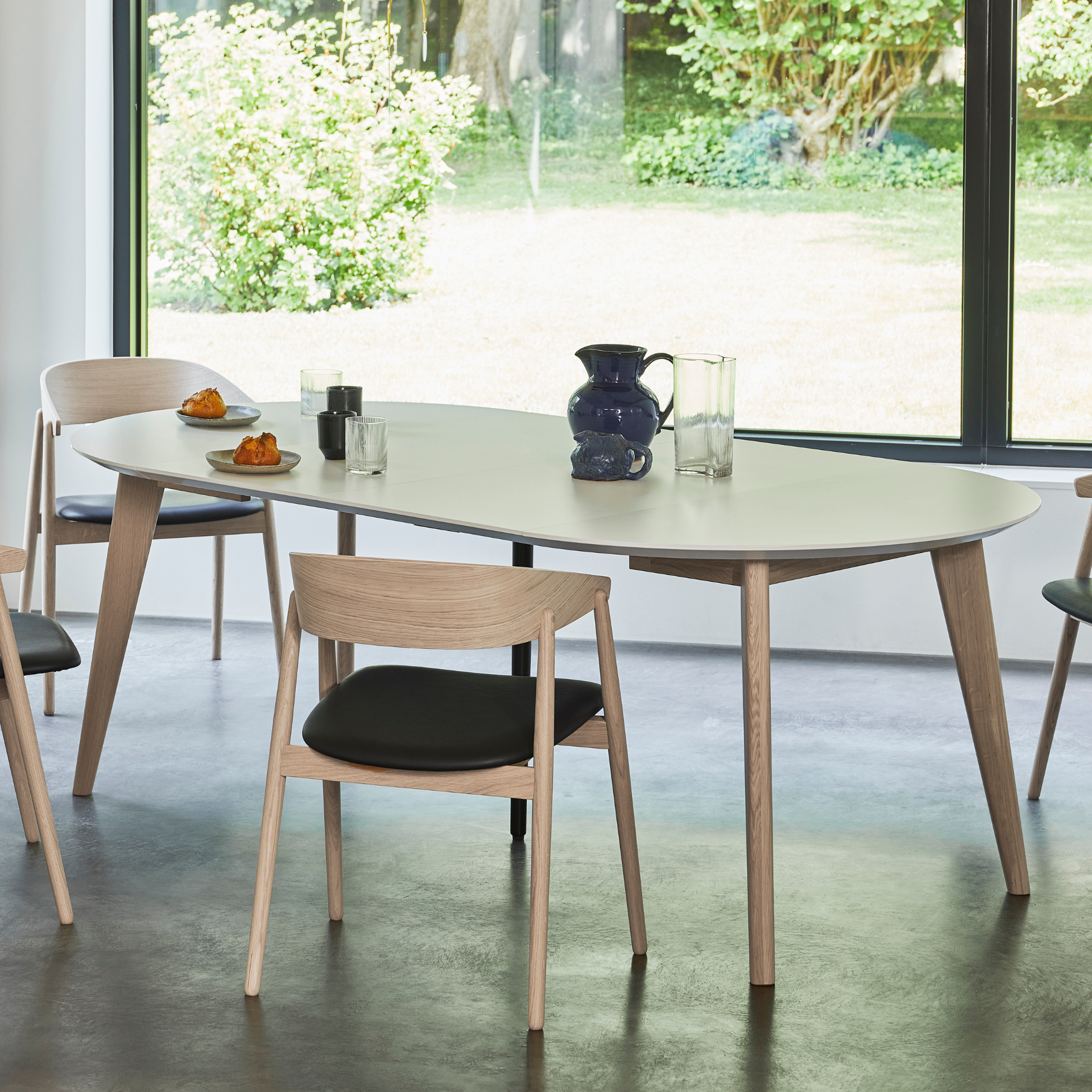 AD1 Extendable Table